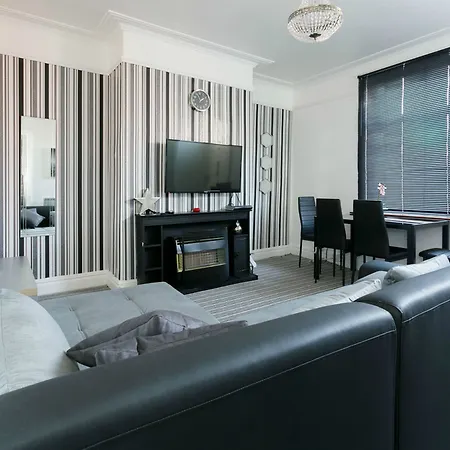 Dean House Apartment *